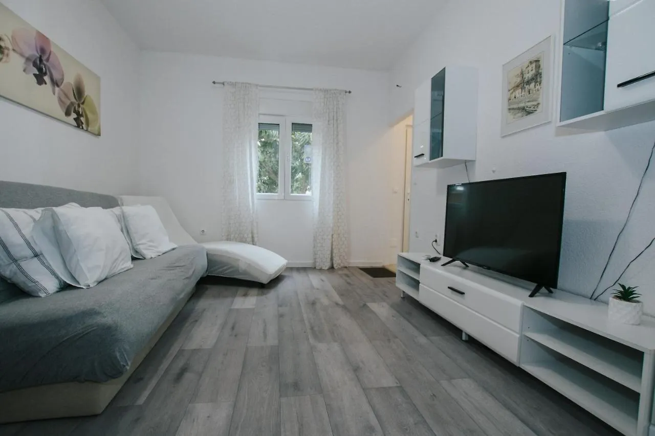 Green Apartment Kastela